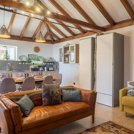 Villa Casa Vina: A Spectacular Away From It *